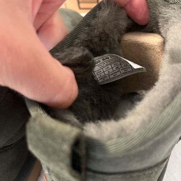 NWT UGG Women's Classic Ultra Mini Boot Size 7 in Green *Damaged - See Photos* - Picture 5 of 11